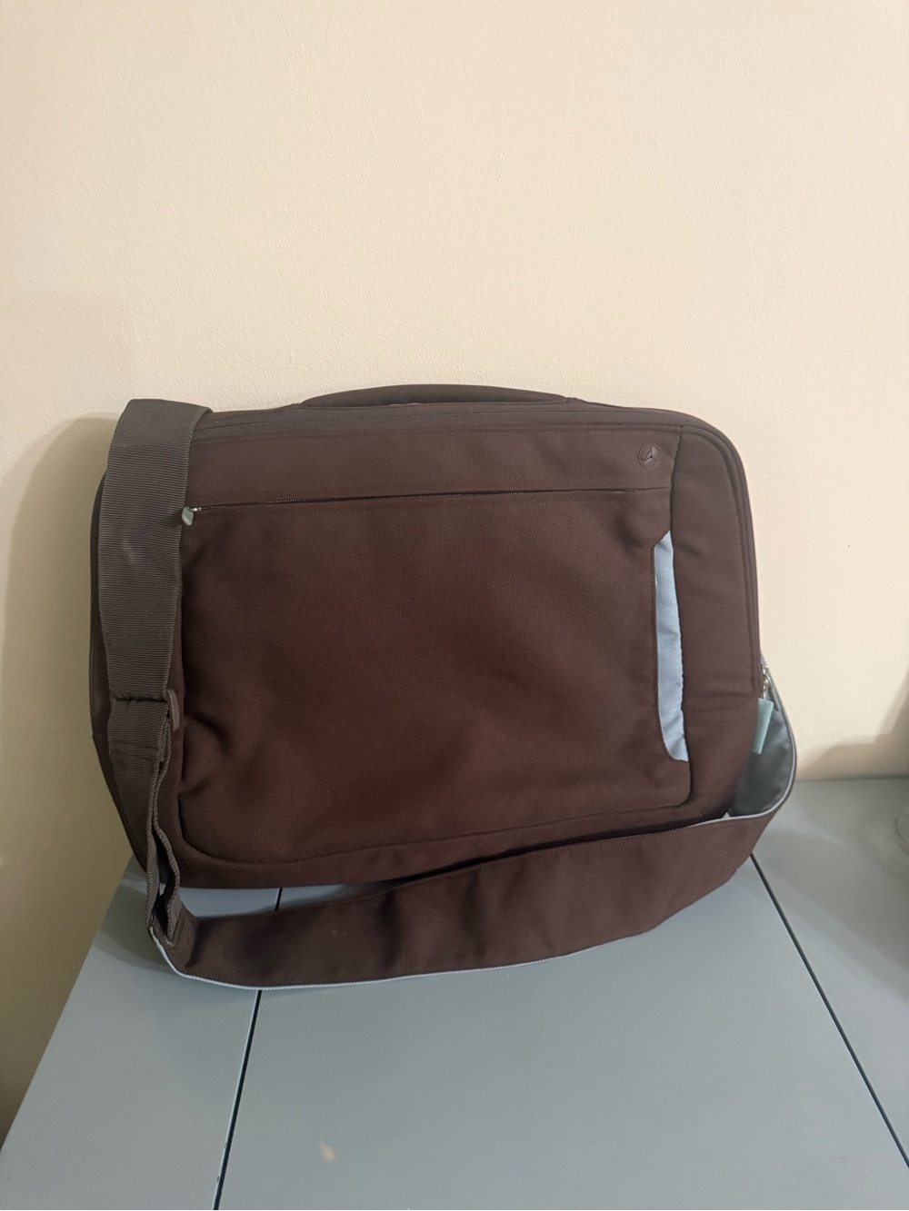 BELKIN PADDED SHOULDER STRAP LAPTOP MESSENGER BAG Brown Blue